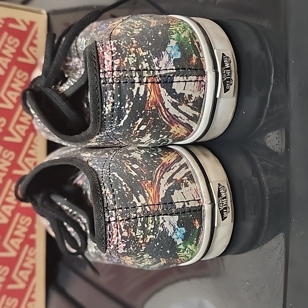 Vans - Picture 3 of 5